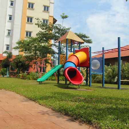 Suria Service Apartment-Hotel Bukit Merah Buitenkant foto