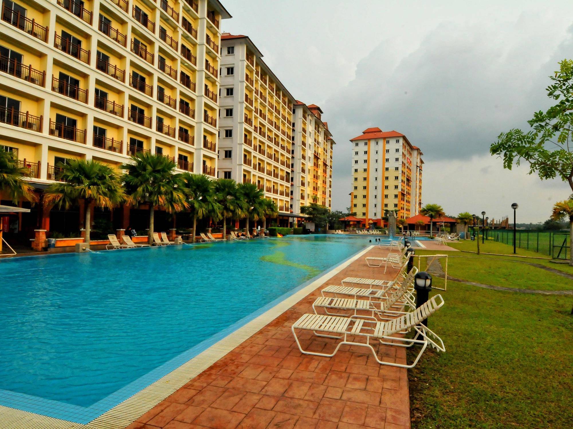 Suria Service Apartment-Hotel Bukit Merah Buitenkant foto