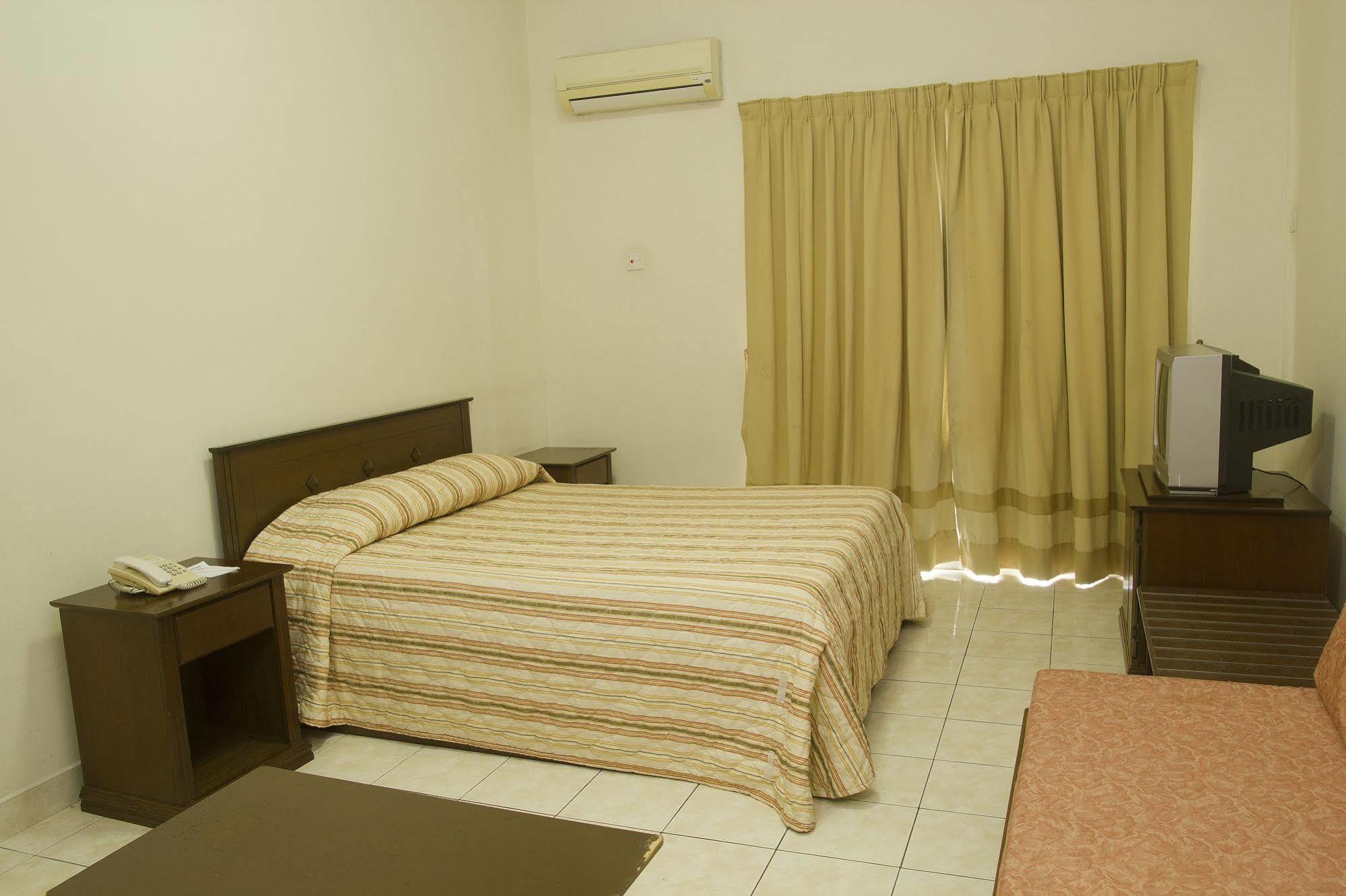 Suria Service Apartment-Hotel Bukit Merah Buitenkant foto