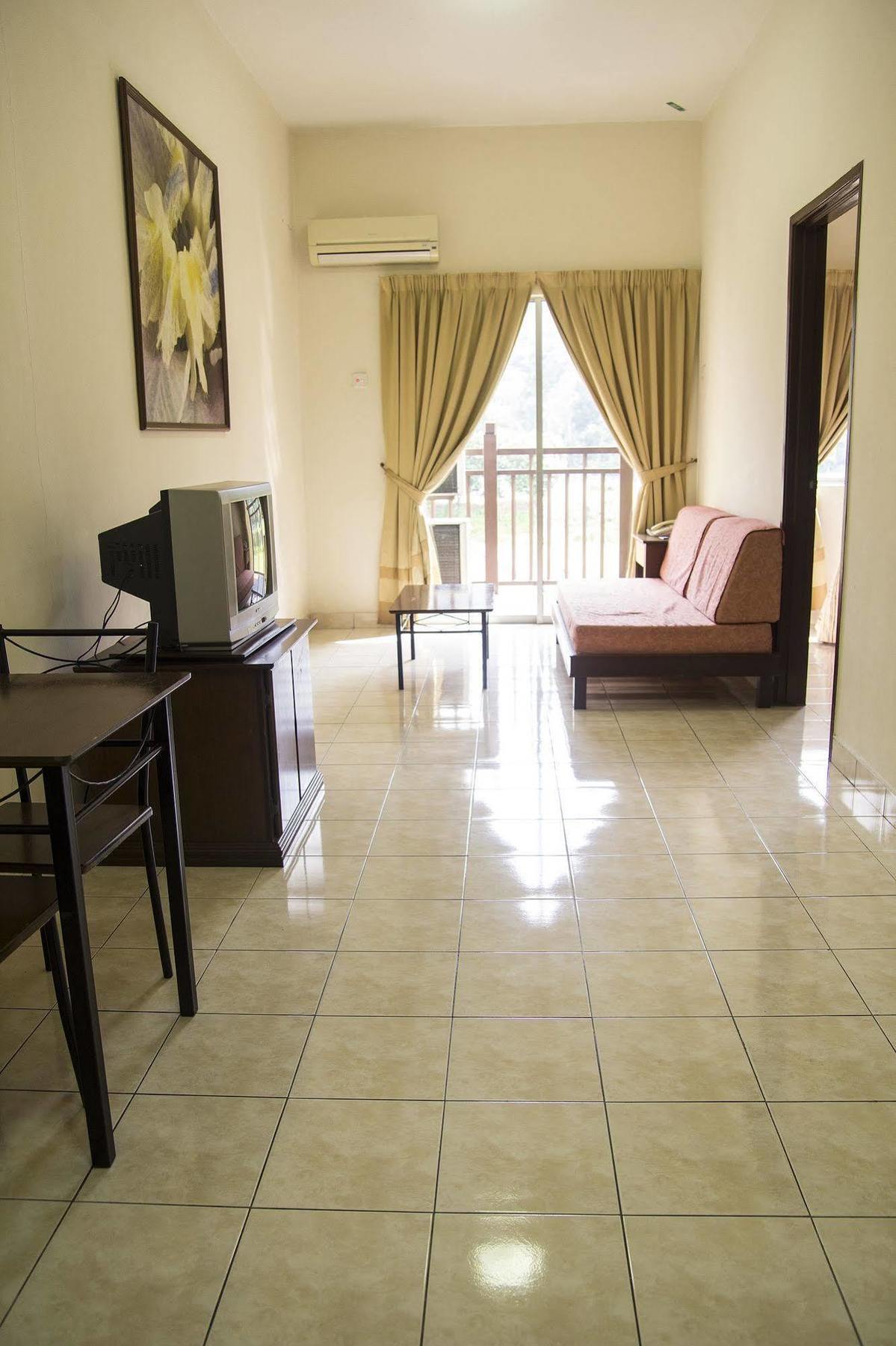 Suria Service Apartment-Hotel Bukit Merah Buitenkant foto