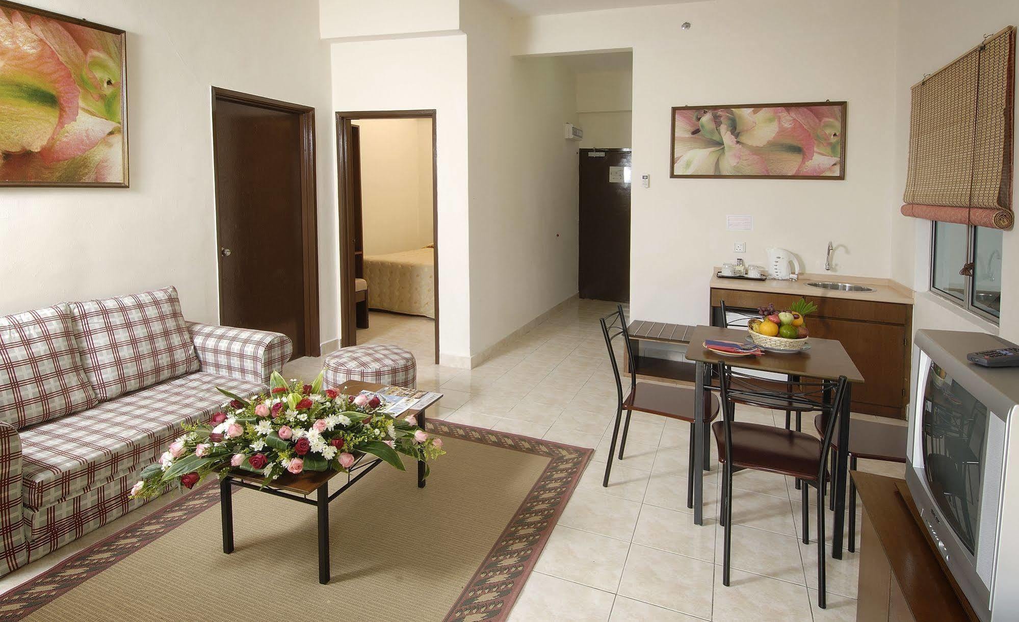 Suria Service Apartment-Hotel Bukit Merah Buitenkant foto