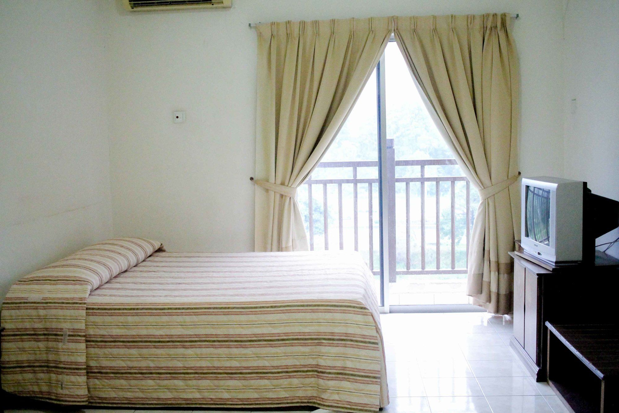 Suria Service Apartment-Hotel Bukit Merah Buitenkant foto
