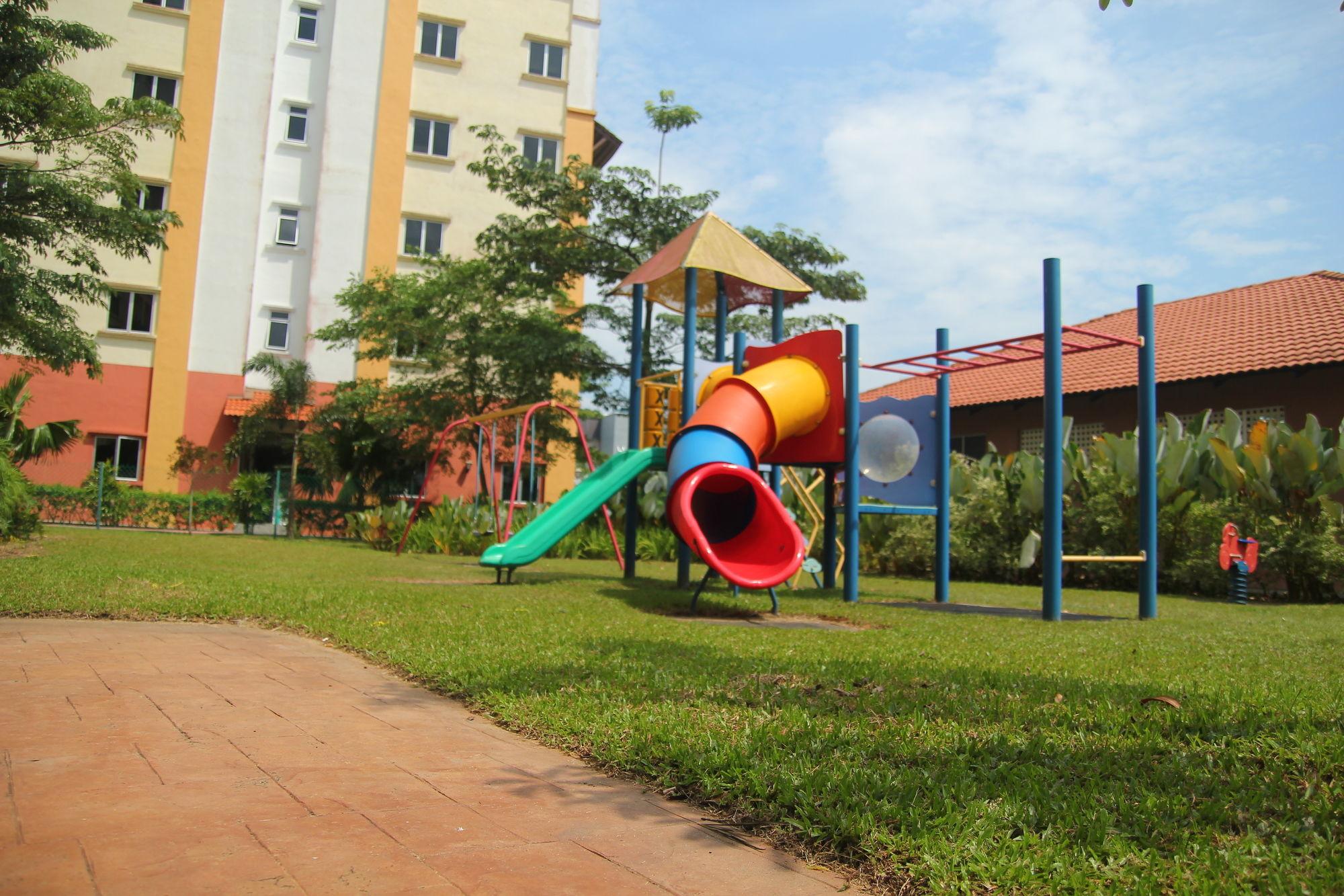 Suria Service Apartment-Hotel Bukit Merah Buitenkant foto